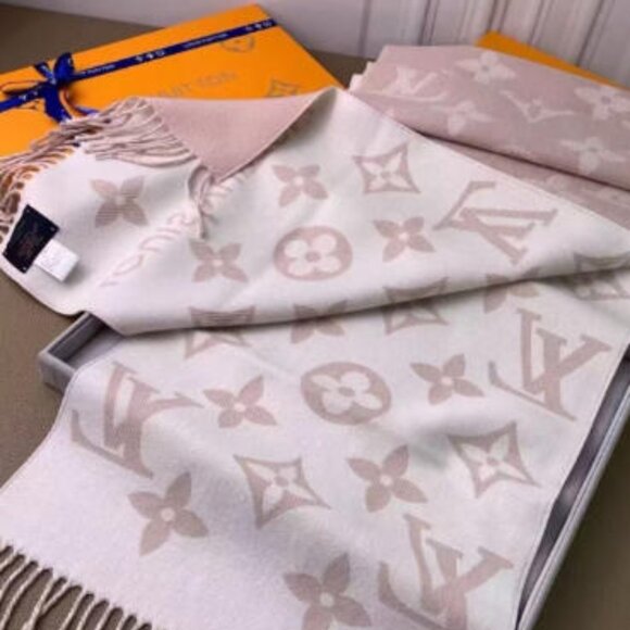 Louis Vuitton Blush and Beige Scarf NWT and Box - Picture 4 of 4